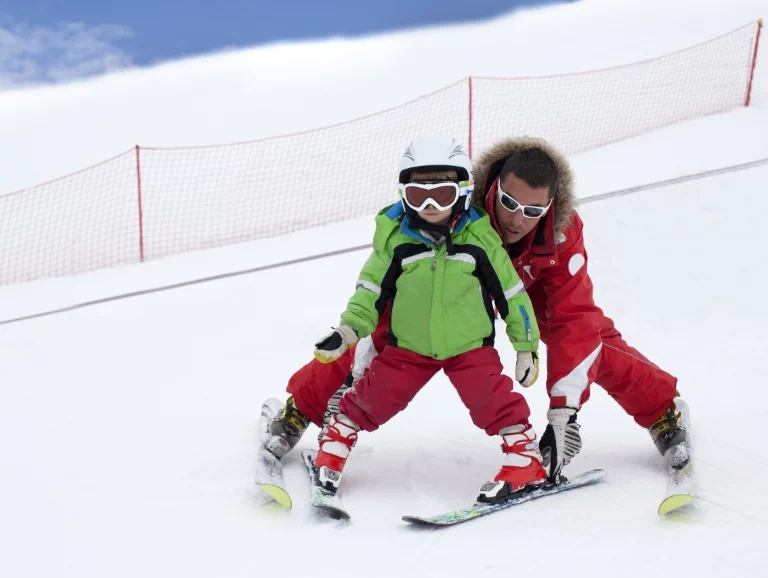 uczenie dziecka jazdy na nartach